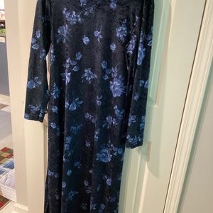 Dress.com polyester velour long dress size Large
